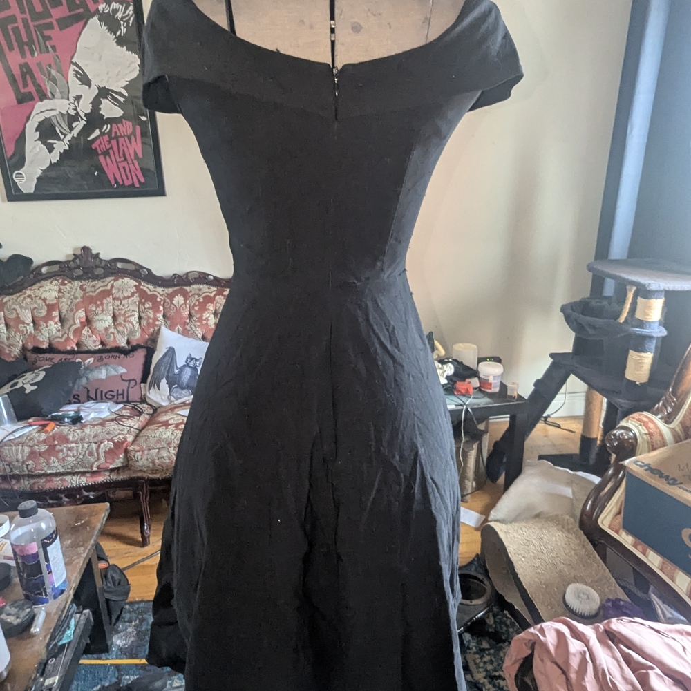 MUXXN 1950s Vintage Style Elegant Black Off-Shoulder Dress Gothabilly - Picture 6 of 8